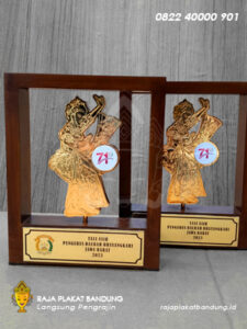 plakat bhayangkari, plakat tari, plakat jaipong, plakat tari jaipong, plakat penghargaan jaipong, plakat penghargaan tari, contoh plakat tari, contoh plakat jaipong, desain plakat tari, desain plakat jaipong, plakat jaipongbandung, jual plakat jaipong, toko plakat jaipong, plakat kuningan, plakat kayu, jual plakat tari, toko plakat tari