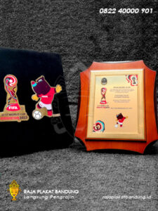 plakat fifa world cup, plakat fifa, plakat sepakbola, plakat penghargaan, plakat sepakbola, plakat penghargaan sepakbola, plakat kayu, plakat logam, contoh plakat penghargaan, desain plakat penghargaan, plakat logam, plakat kuningan, jual plakat penghargaan, plakat kuningan bandung, plakat kuningan jakarta