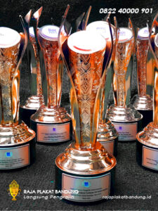 plakat ojk, plakat otoritas jasa keuangan, plakat mentri keuangan, plakat keuangan, plakat bik, plakat logam, plakat logam, plakat piala, plakat dinas, plakat kementrian, plakat mentri, plakat kemenkeu, plakat kementrian keuangan, plakat mentri keuangan