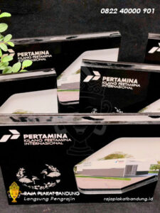 plakat pertamina, plakat kilang pertamina, plakat tambang pertamina, plakat bumn, plakat pemerintahana, plakat kayu, plakat kuningan, plakat logam, plakat timah, plakat tambang minyak, plakat pertamina retail, plakat perusahaan, plakat corporate, plakat kayu