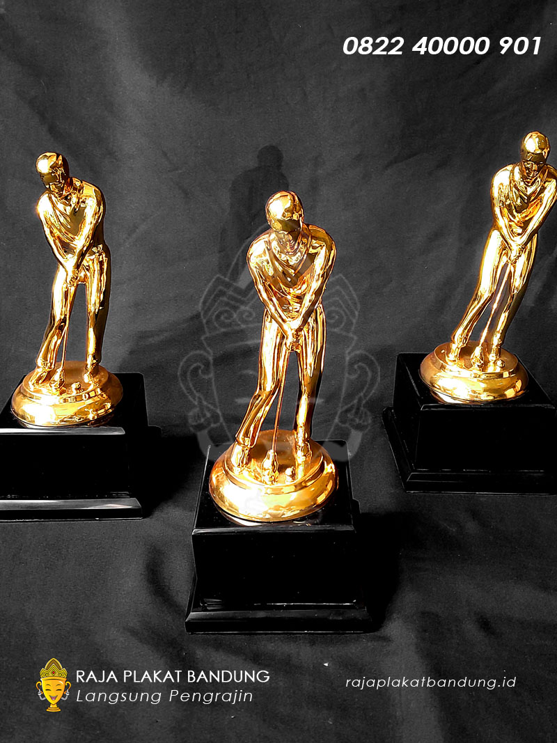 Piala Golf Logam 1