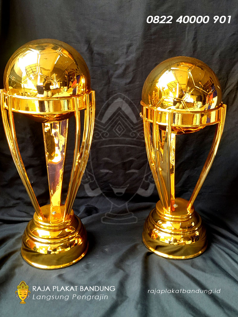 Piala Sepak bola Logam